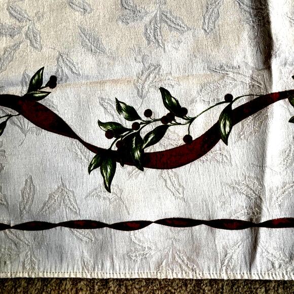 Christmas holiday tablecloth creamy white holly berries red ribbon border buffet - Picture 7 of 10
